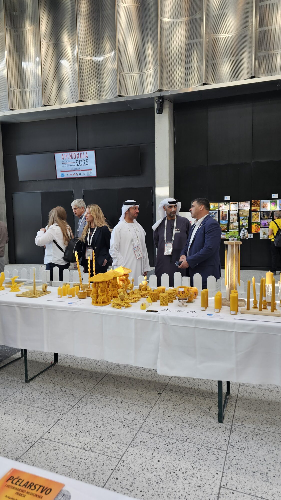WBA: World Beekeeping Awards hadde mer enn 200 deltakere, bl.a. innen kunsteferdig bivoks.