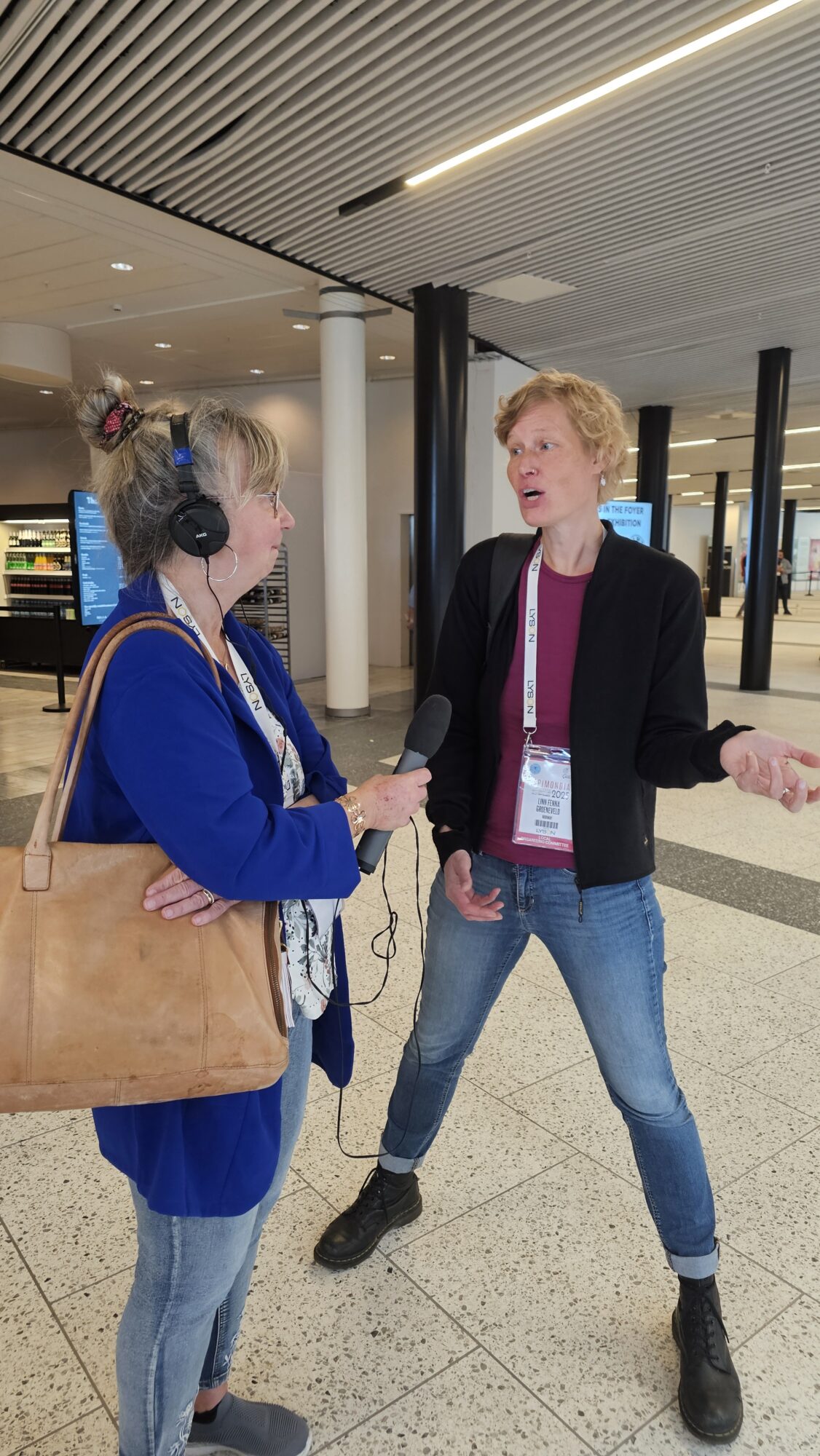 Norges Birøkterlags Linn Fenna Groeneveld ble intervjuet på sparket. Linn ledet the local scientific committee.